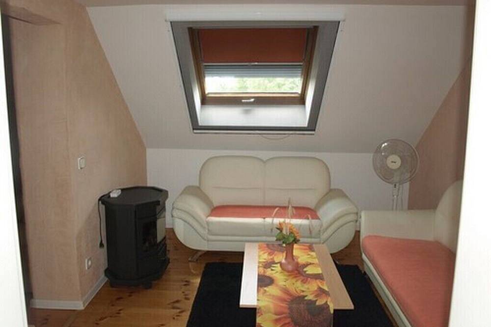 Ganze Wohnung, Gemütliche und naturnahe Ferienwohnung mit Terrasse in Alt Zauche, Alt Zauche-Wußwerk