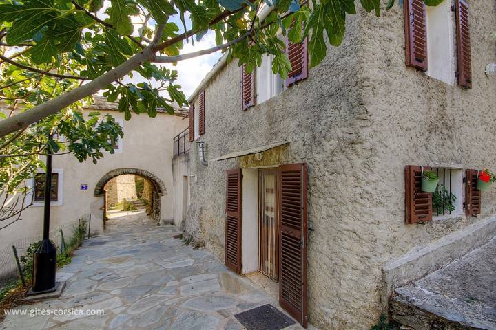 Gîte pour 2 personnes, avec Terrasse ainsi que Jardin et Vue à Sisco - 3