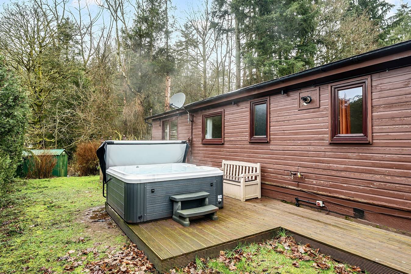 4 Bed House - Sleeps 9 - Hottub - Parking in Dumfries and Galloway