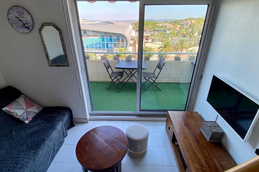 Appartement entier, Appartement 4e étage 300 m plage in Sète, Côte d'Améthyste