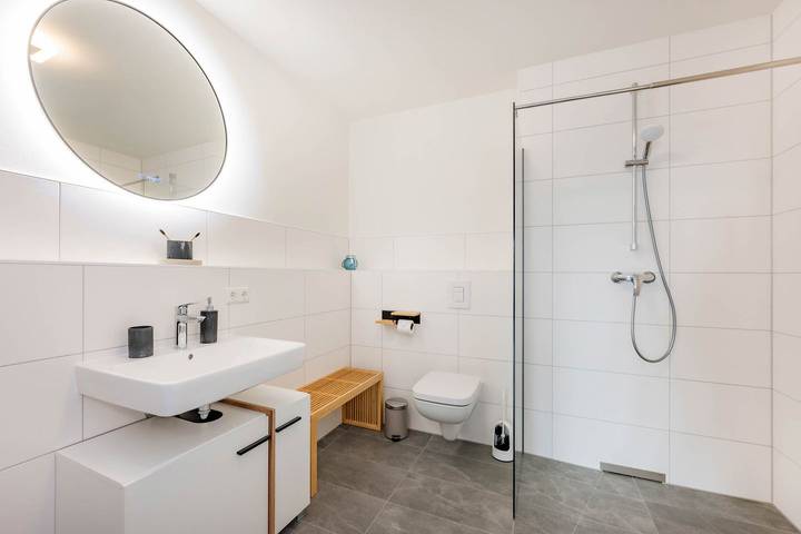 Ganze Wohnung, Moderne Ferienwohnung mit Terrasse, Sauna & Freizeitbereich in Zirchow, Usedom