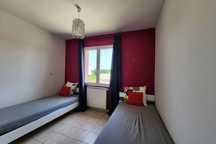 Location de vacances pour 7 personnes, avec terrasse et jardin à Saint-Julien-de-Peyrolas - 3