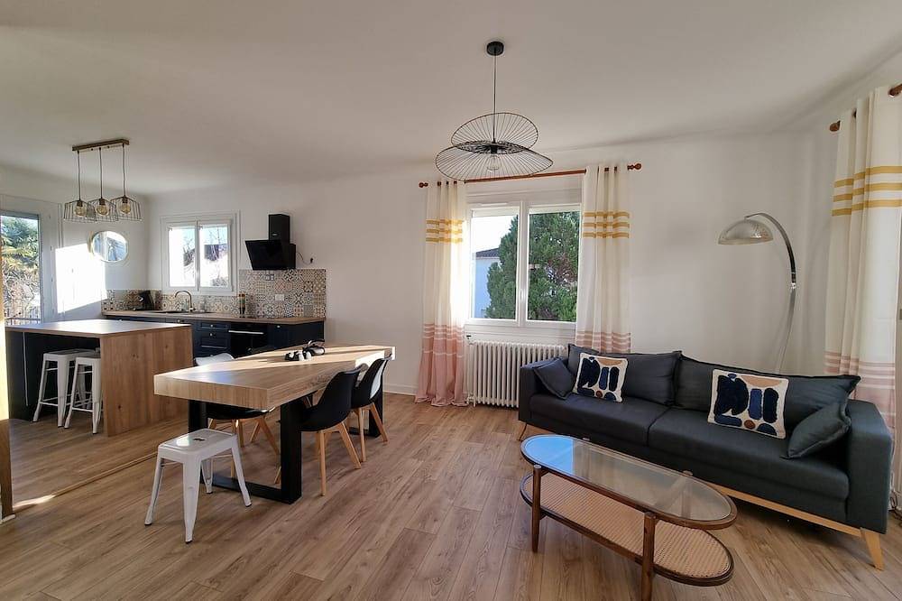Maison Rénovée en Ville. Le Calme D'une Impasse à 5min à Pied de L'hyper Centre in Bergerac, Périgord Pourpre