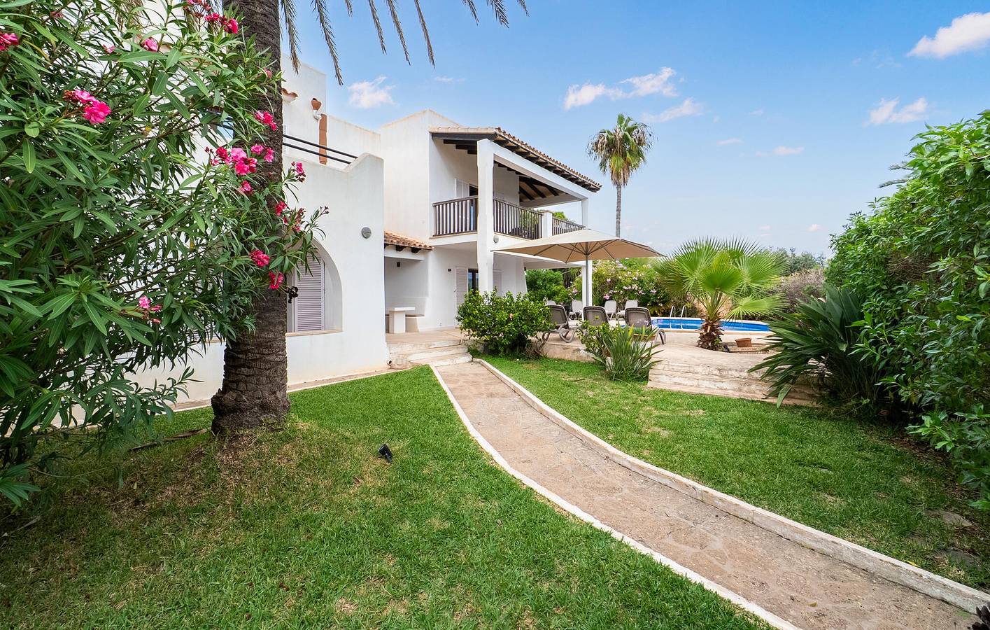 Rückzugsort mit Meerblick, Terrasse, Pool und Grill - 2 km zum Strand von Cala Mitjana in Cala d'Or, Santanyí