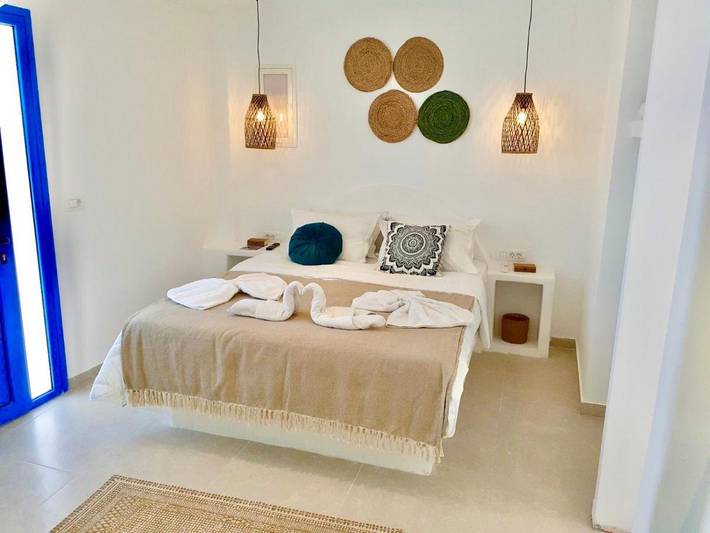 Location de vacances pour 2 personnes, avec jacuzzi et balcon à Thera