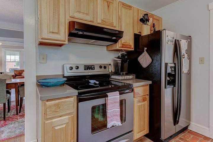 Vacation rental for 6 people, with terrace and pool as well as yard in Black Mountain