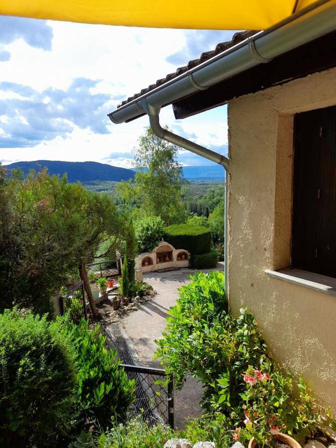 Gîte pour 2 personnes, avec vue ainsi que vue sur le lac et terrasse à Chindrieux - 4