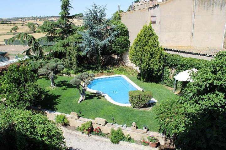 Gîte pour 2 personnes, avec Terrasse et Jardin ainsi que Piscine et Vue à Cervera (Catalogne)