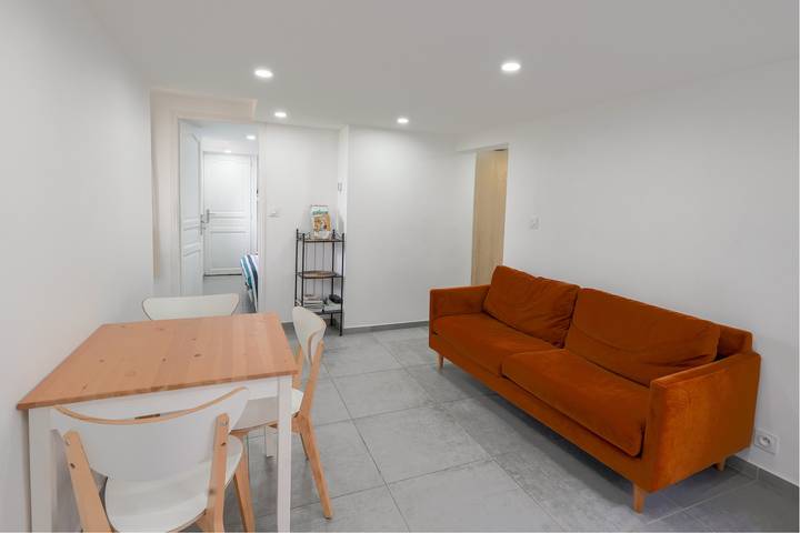 Appartement entier, "Appartement dans maison atypique" avec Wi-Fi in Montrond-les-Bains, Montbrison