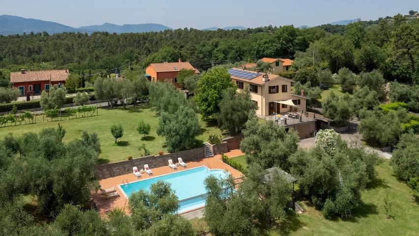 Location de vacances pour 6 personnes, avec jardin et jacuzzi à Montecarlo (Toscane)