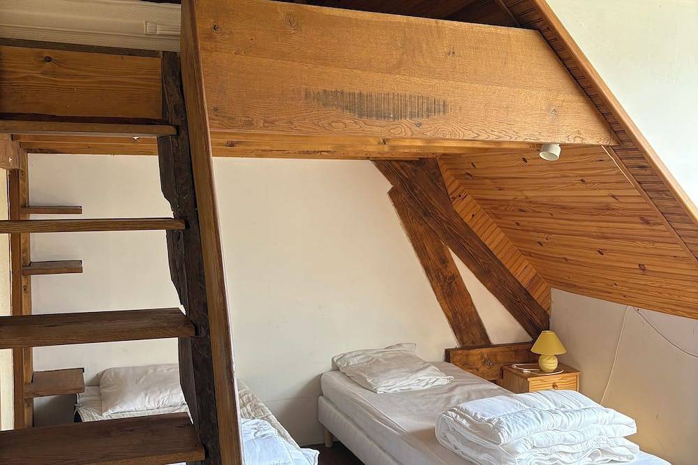 5-bedroom chalet 8km from the slopes in Murat-le-Quaire, Volcans d'Auvergne Regional Nature Park