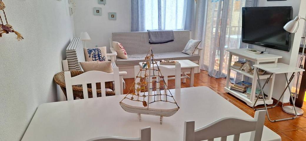 Apartamento para 2 personas, con jardín y terraza además de vistas y piscina en Playa de Santiago