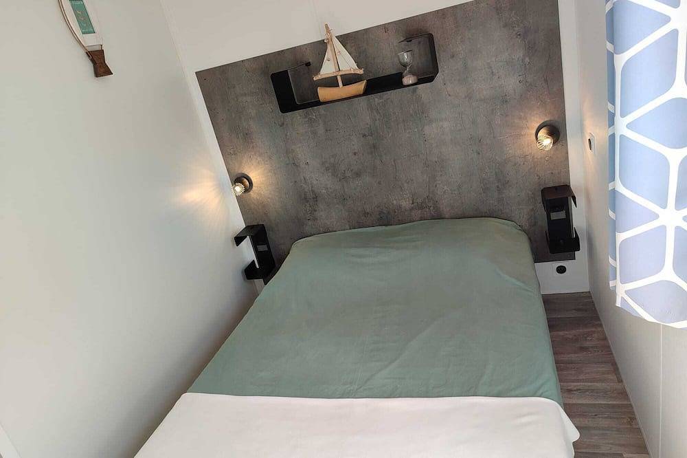 Mobil-home tout confort, à seulement 50 mètres de la plage. Piscine int. et ext. in Saint-Denis-d'Oléron, Côte de Beauté