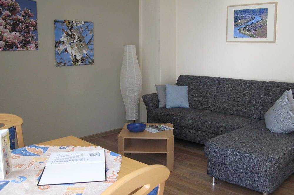 Ganze Wohnung, Ferienwohnung Nikolausberg, gr. Sonnenterrasse in Valwig, 3 km von Cochem in Valwig, Cochem-Zell