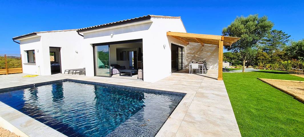 Gîte pour 8 personnes, avec jardin et piscine, adapté aux familles dans Plage de Pinarello - 2