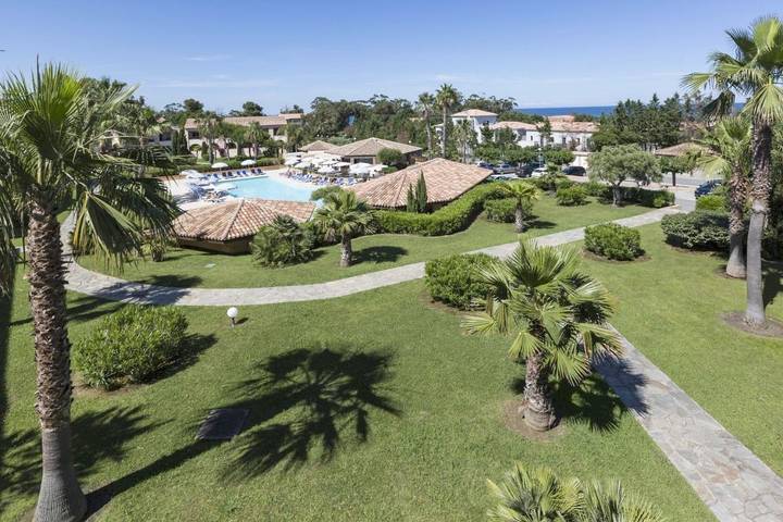 Appart’hôtel pour 4 personnes, avec jardin ainsi que piscine et balcon