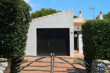 Villa für 8 Personen, mit Terrasse und Whirlpool sowie Garten auf Menorca