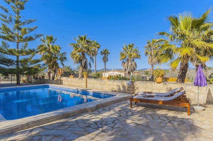 Finca für 4 Personen, mit Terrasse und Garten sowie Pool in Santa Margalida