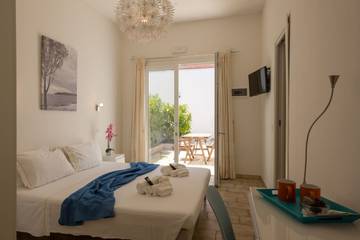Bed And Breakfast for 6 People in Pula region, Cagliari Province, Photo 2