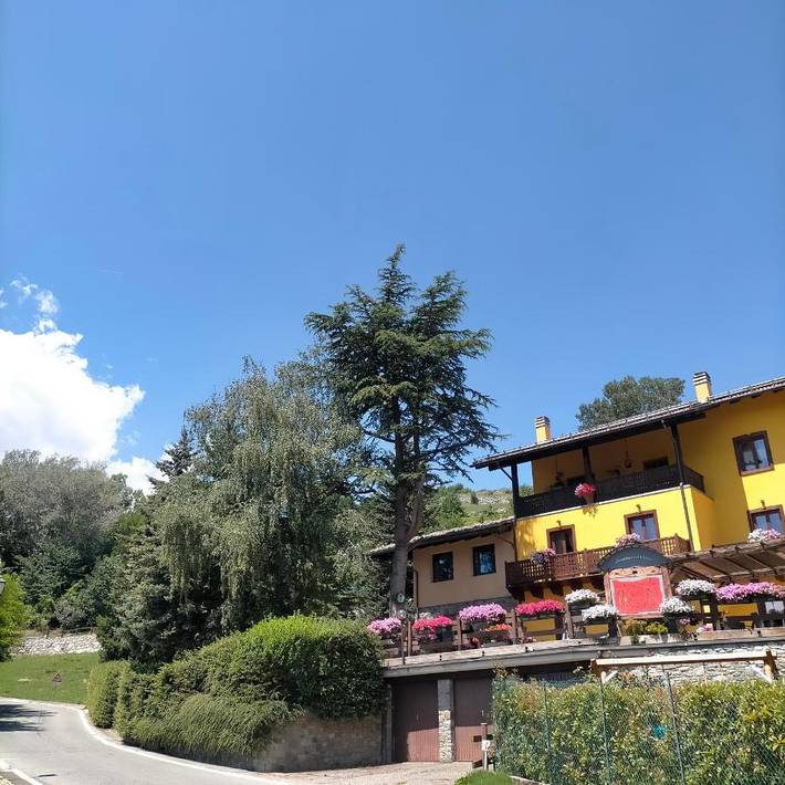 Maison d’hôte pour 4 personnes, avec Balcon et Terrasse ainsi que Jardin et Vue dans Etroubles