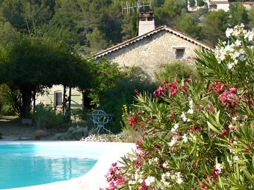 Chambre d’hôte pour 2 personnes, avec jardin et piscine dans Pays de Fayence