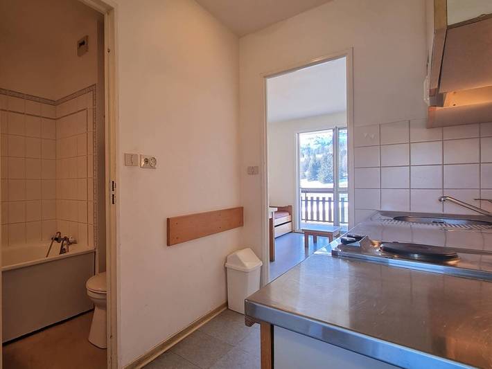 Ganze Wohnung, Sonnige Ferienwohnung in Südwest-Lage, direkt an den Pisten, 5 Pers., Kostenloses WLAN, Parkplatz in Saint-Étienne-en-Dévoluy, Le Dévoluy