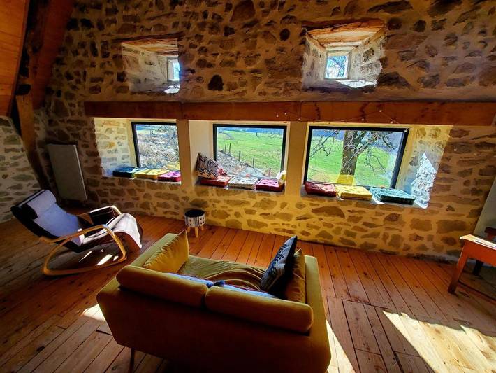 Location de vacances pour 6 personnes, avec Terrasse et Jacuzzi ainsi que Jardin et Vue dans Le Vaulmier