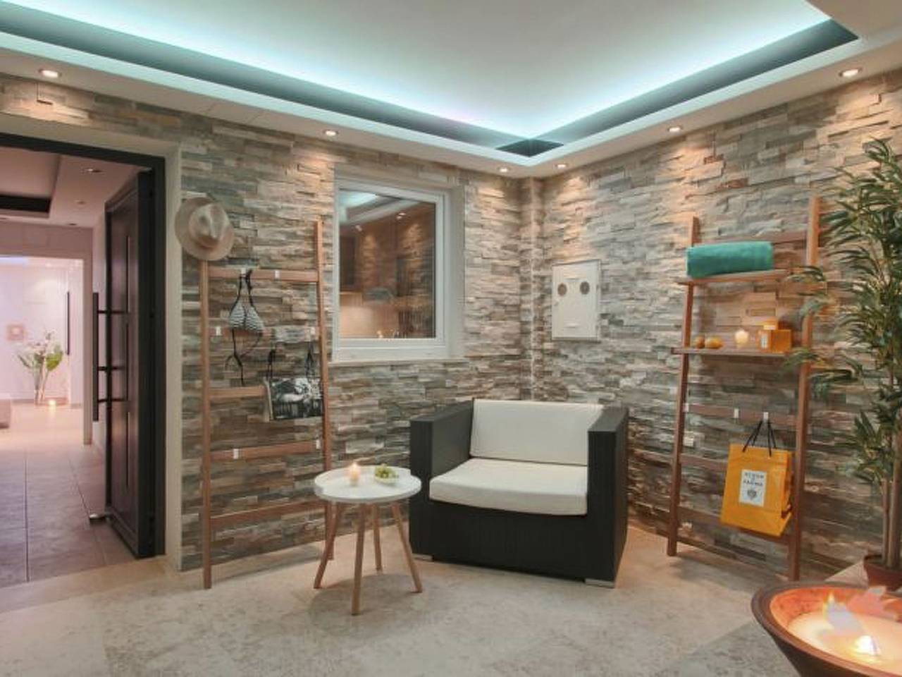Stylisches Haus mit Dachterrasse, Bar und Hot Tub in Premantura, Südküste Istrien
