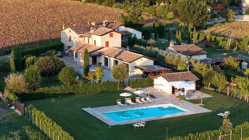 Appartamento per 6 persone, con giardino e piscina in San Giustino