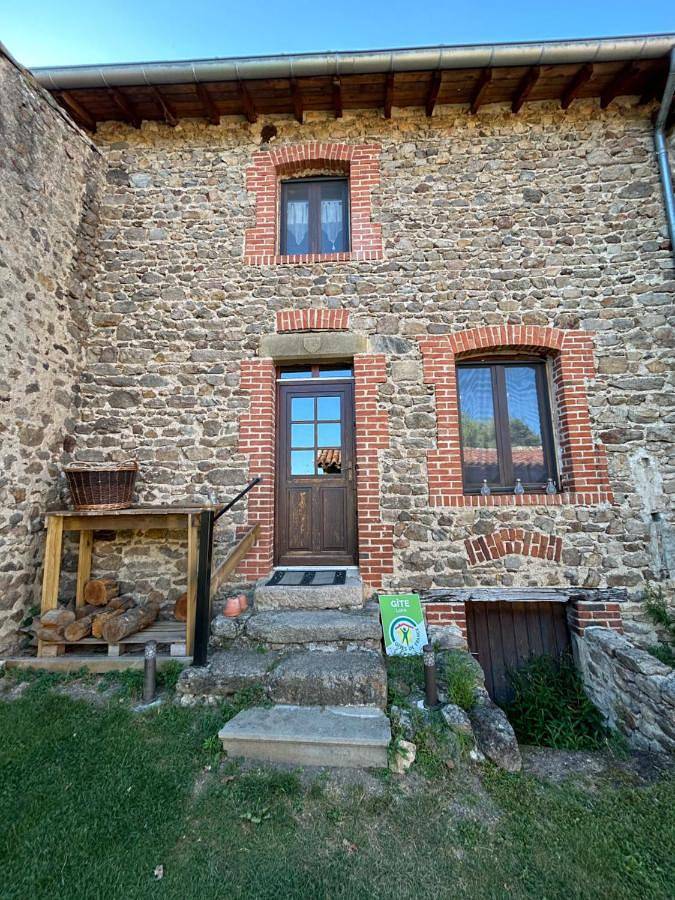 Location de vacances pour 7 personnes, avec jardin ainsi que piscine et vue à Saint-Just-Saint-Rambert - 2