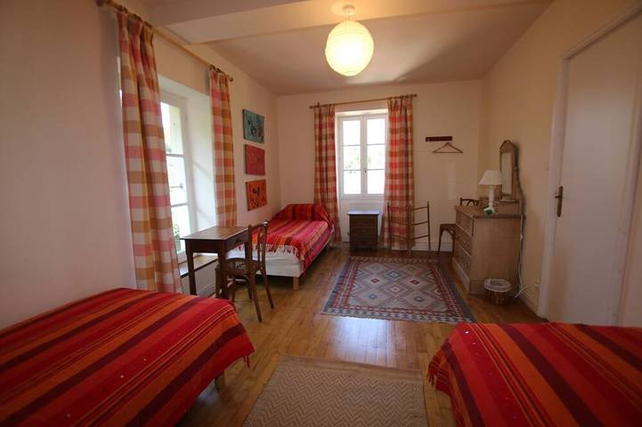 Location de vacances pour 14 personnes, avec jardin, animaux acceptés à Nanteuil-en-Vallée - 3