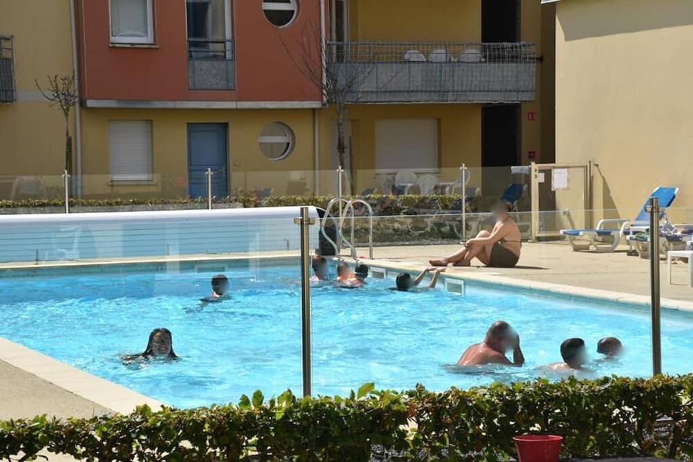 Ganze Wohnung, Delightful apartment with terrace and swimming pool in Grandcamp-Maisy in Saint-Benoît-de-l'Aure, Bayeux und Umgebung