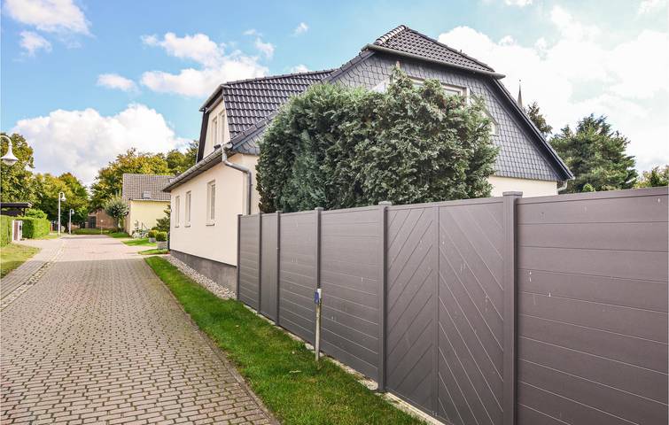 Ganze Ferienwohnung, Modernes Appartement mit Parkplatz, TV & Geschirrspüler | Nähe Seebad Lubmin in Wusterhusen, Vorpommern Greifswald
