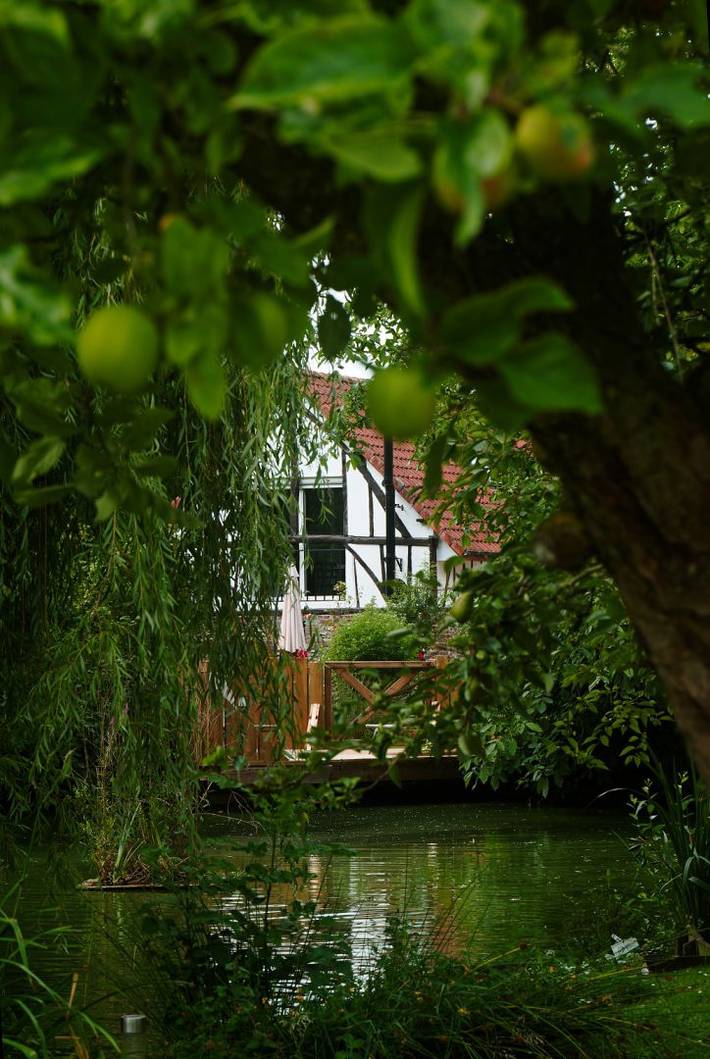 Gîte pour 2 personnes, avec piscine et vue sur le lac ainsi que terrasse et jardin à Rue (homonymie)