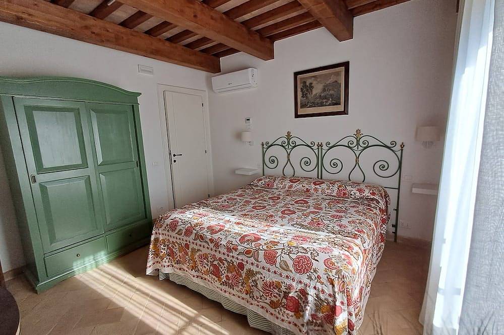 Apartamento entero, Fiastra Apartment - Your Haven of Peace with Private Balcony in Macerata, Provincia de Macerata