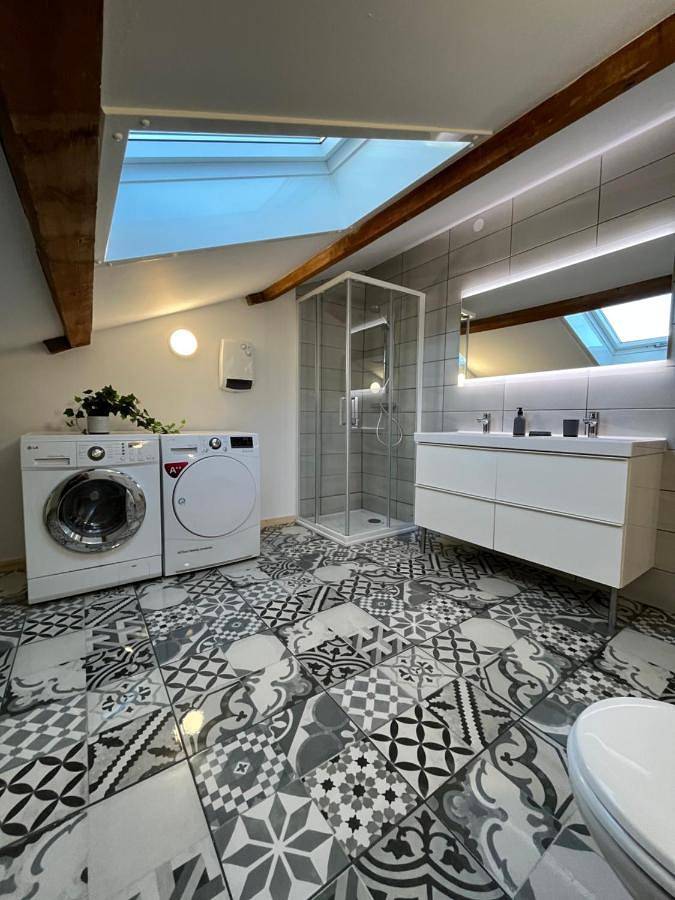Appartement entier, Apartment with Mountain View in Tarascon-sur-Ariège, Ariège