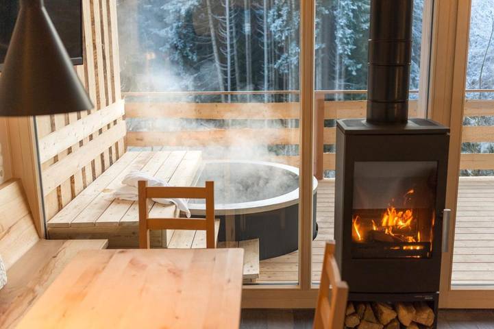 Ferienwohnung für 2 Personen, mit Balkon und Terrasse sowie Whirlpool und Garten