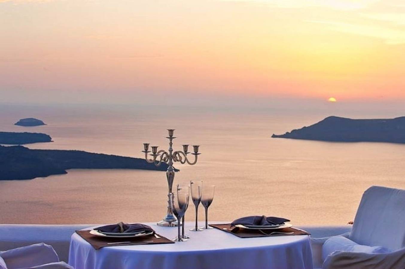 Amazing Santorini Villa | Villa Moonlight | 1 Bedroom | Infinity Pool & Outdoor Heated Jacuzzi |Stunning Sea Views | Imerovigli in Firostefani, Imerovigli