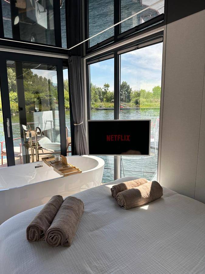 Bateau pour 4 personnes, avec jacuzzi et terrasse dans Auvergne-Rhône-Alpes - 4