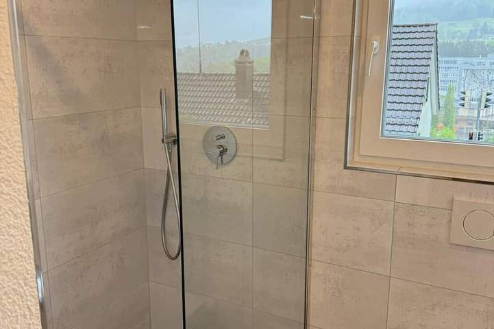 Ganze Wohnung, Book2stay: Apartment 4 Schlafzimmer + Küche + Parkplatz in Herisau, Zürich Voralpen