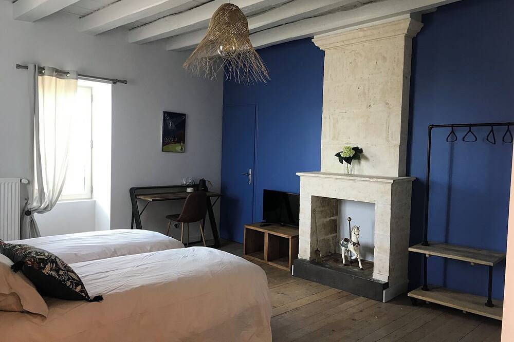 Logis de Pierre Levée bed and breakfast 5 minutes from Niort and the Marais Poitevin in Bessines, Niort region