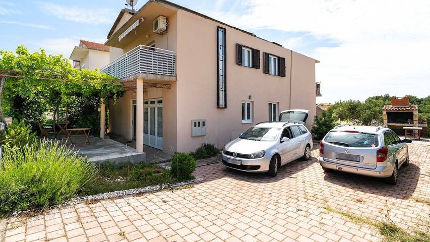 Apartament wakacyjny dla 8 osób, z ogród w Rogoznica