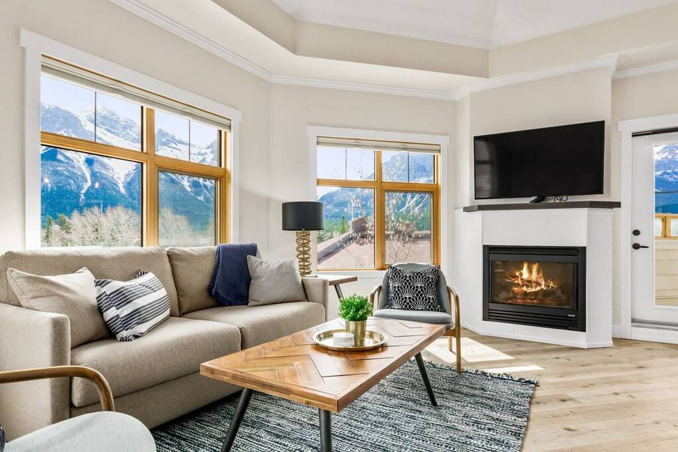 Entire apartment, The Grand Escape Downtown Canmore in Canmore, Banff National Park