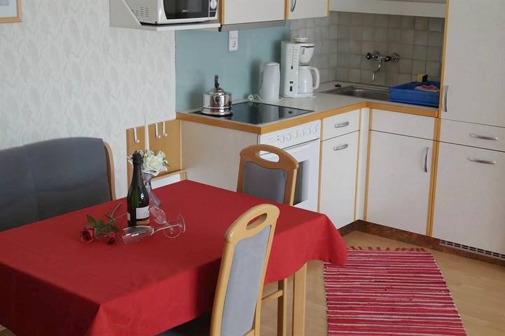Vakantieappartement voor 5 personen, with balkon and zwembad as well as tuin and uitzicht op het meer, kindvriendelijk - 1