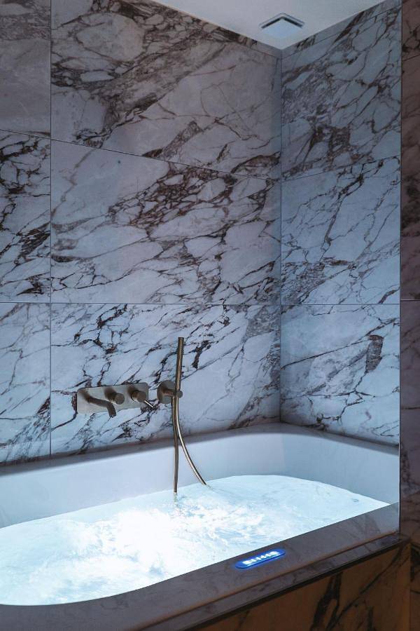 Gîte pour 2 personnes, avec jacuzzi dans Casino Grand Cafe de Vichy - 2