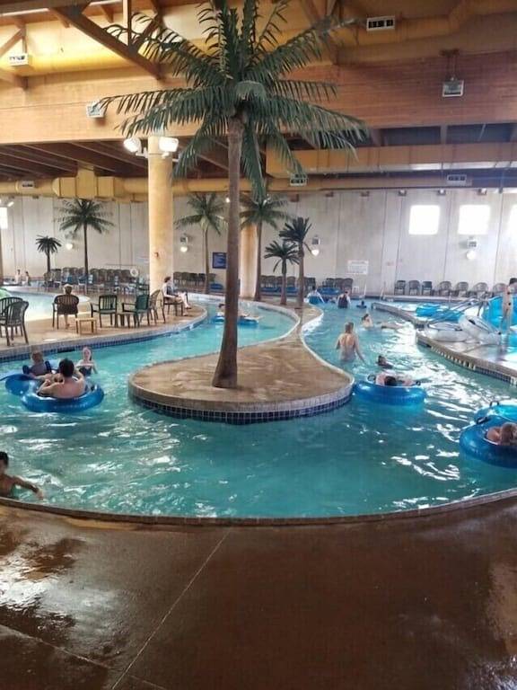 Ganze Wohnung, Lake view condo! Updated unit with 8 beds and 6 waterpark passes at Bridges Bay. in Dickinson County