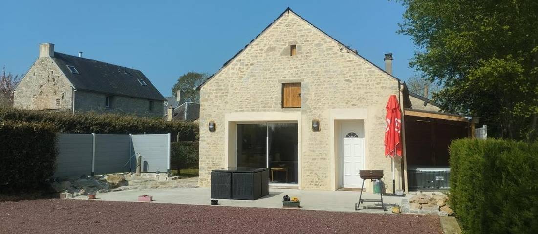 Location de vacances pour 4 personnes, avec vue ainsi que terrasse et jardin à Mandeville-en-Bessin