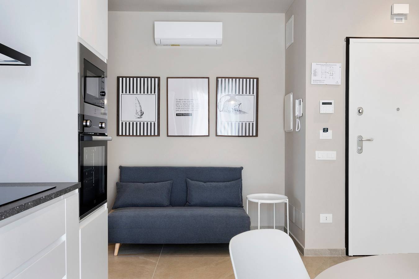 Entire apartment, Etesia Apartment with Balcony, Wi-Fi and Air Conditioning in Santa Flavia, Palermo Province