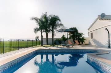 Casa rural para 6 personas, con jardín además de vistas y piscina, Familias con niños en Delta del Ebro