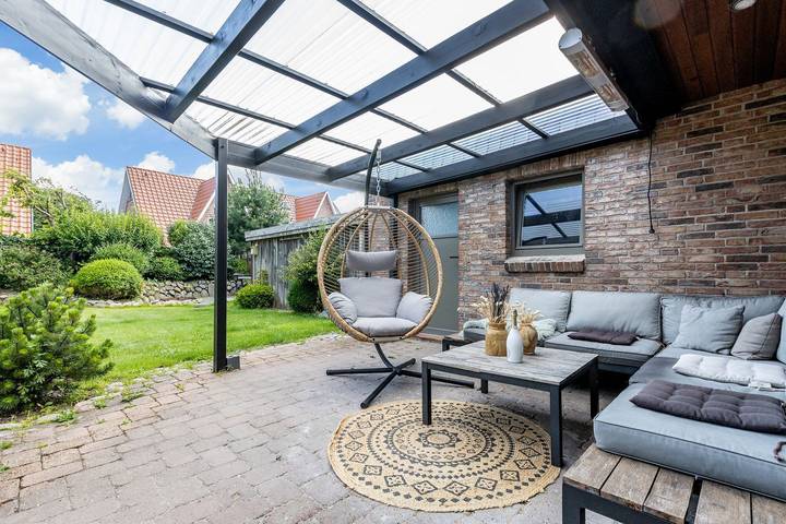 Ganze Wohnung, Moderne Erdgeschosswohnung mit großzügiger Terrasse und eigenem Garten in Tinnum, Sylt (Gemeinde)